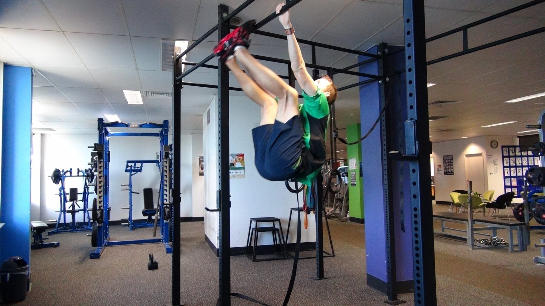 Toes to bar