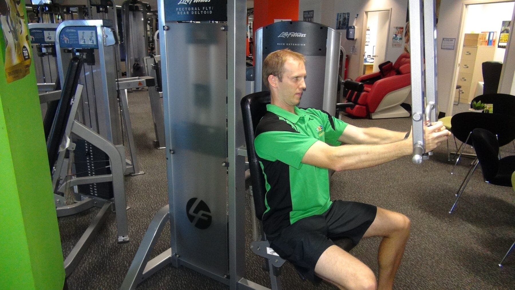 Fitness Institute Pec machine