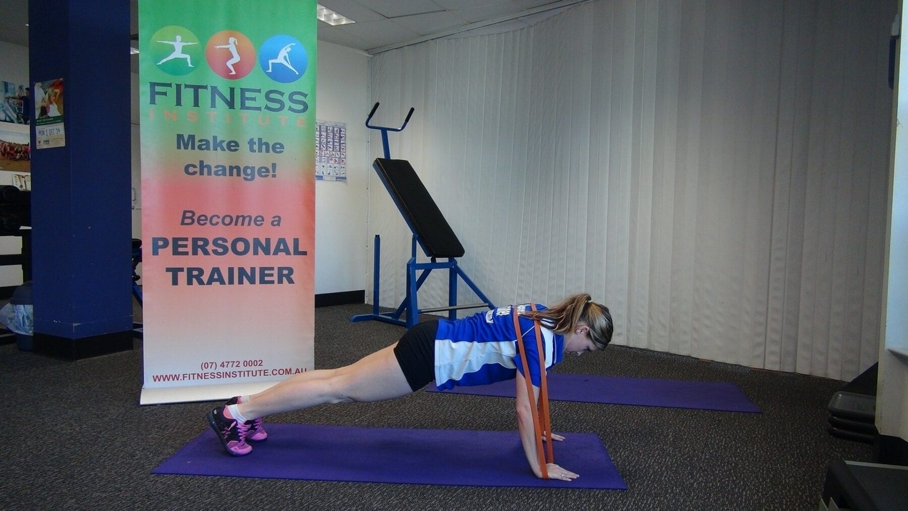 Fitness Institute banded push up